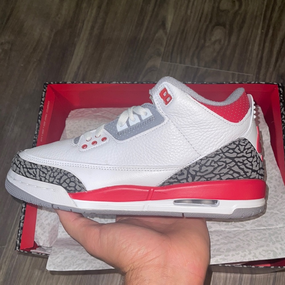 Air Jordan Retro 3 Fire Red Size 7Y 8.5F (Dead stock)